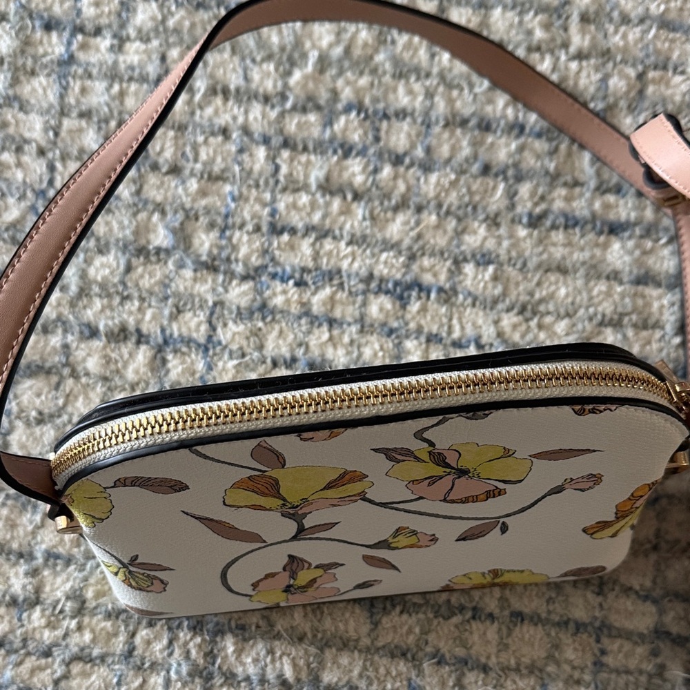 a new day Floral Crossbody Bag - White and Yellow - Picture 4 of 5